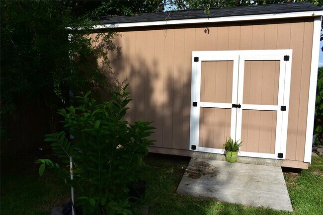 Building Photo - 12706 Highmanor Dr