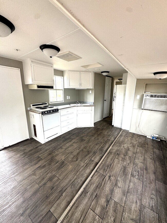 Building Photo - 235 Green Dragon Dr