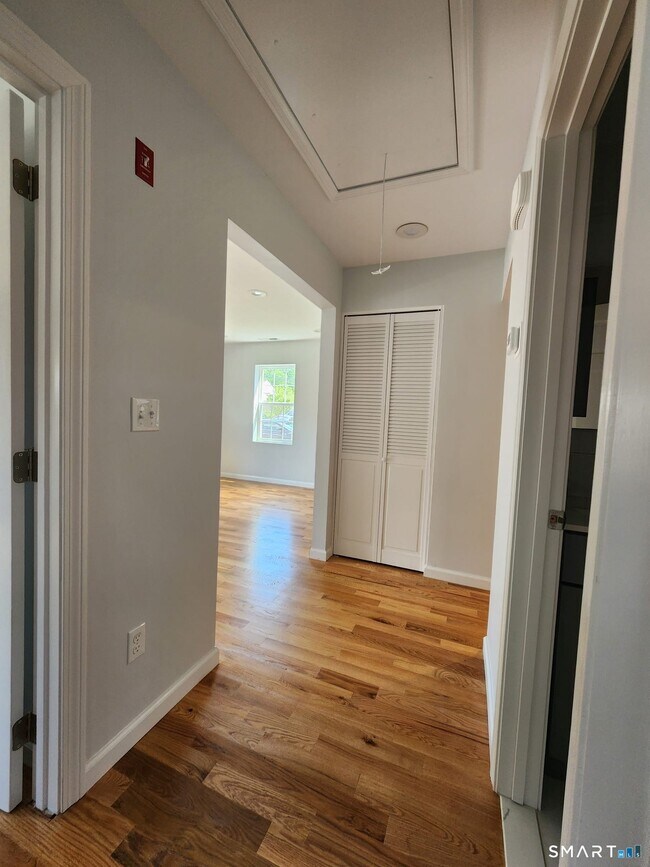 Building Photo - 44 Rosewood Ave