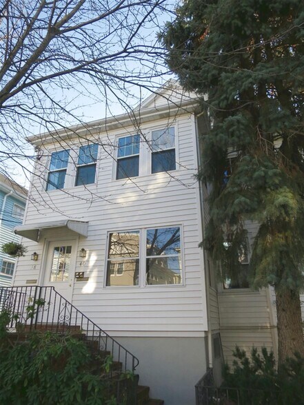 Building Photo - 38 Sterling St