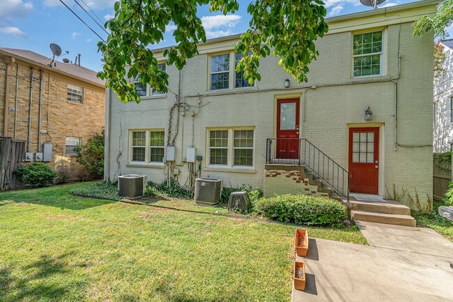 Building Photo - 4146 Normandy Ave