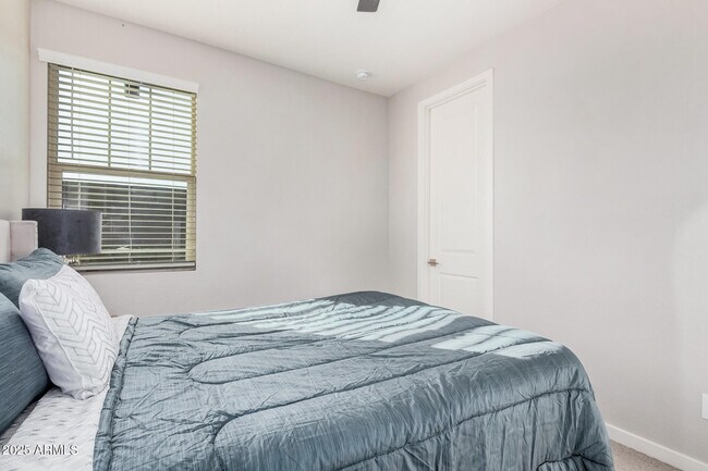 Building Photo - 11022 W Levi Dr