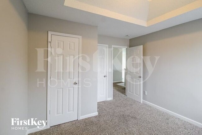 Building Photo - 670 Burtons Cove
