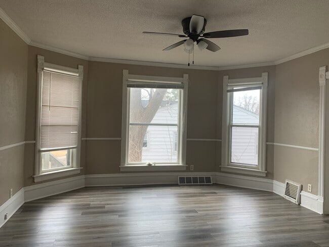 Building Photo - 320 W 13th St