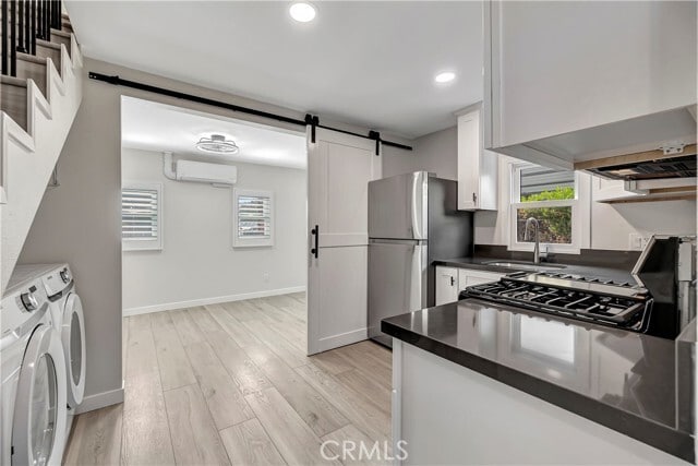 Building Photo - 431 E La Veta Ave