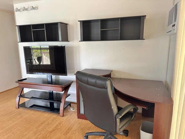 Building Photo - Spacious 2 Bedroom / 2 Bath Mostly Furnish...