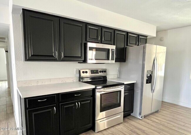 Building Photo - 8449 E Crestwood Way
