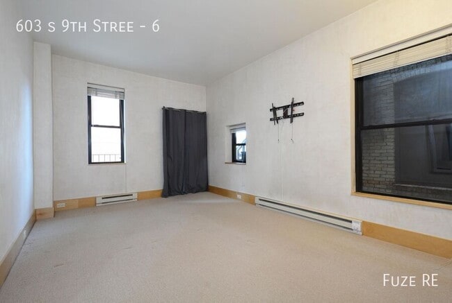Building Photo - 603 S 9th St