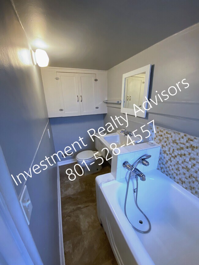 Building Photo - 234 1/2 N Spencer Ct-