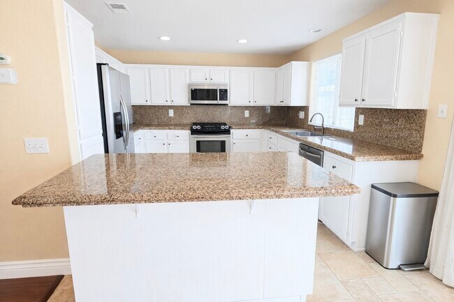 Building Photo - 730 Via Barquero