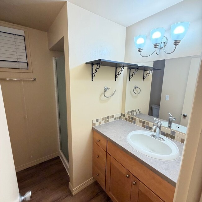 Building Photo - 906 Summit Dr