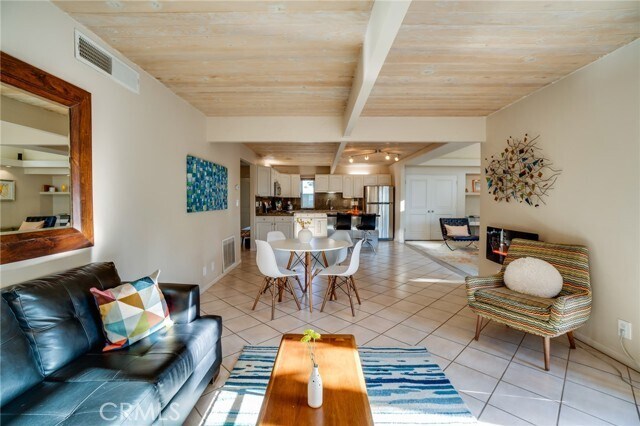 Building Photo - 576 E Desert Holly Cir