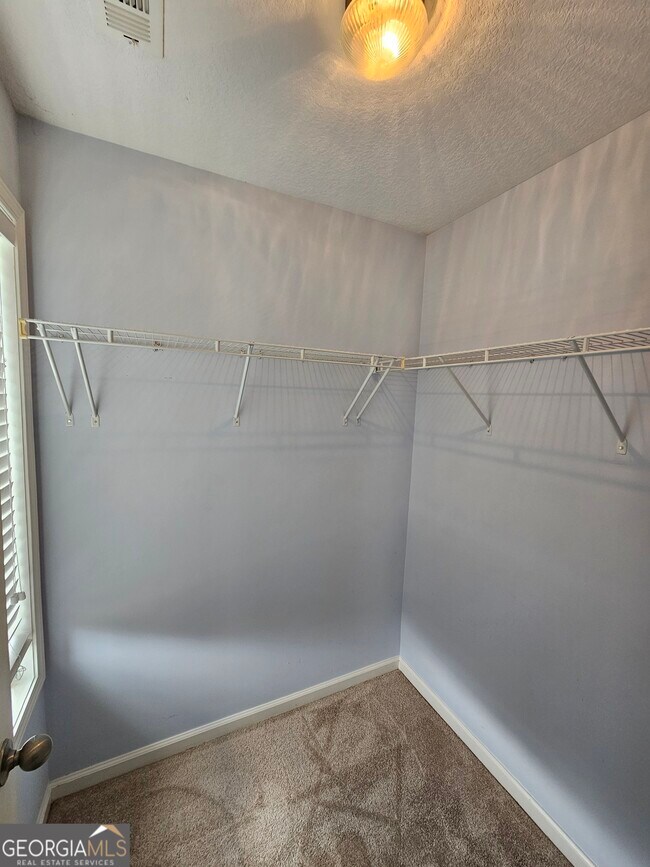 Building Photo - 31 Ridgeview Dr