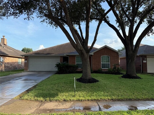 Primary Photo - 15615 Lost Maples Dr