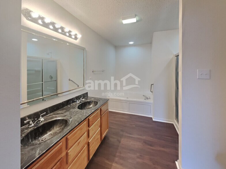 Building Photo - 10167 Hatherley Way