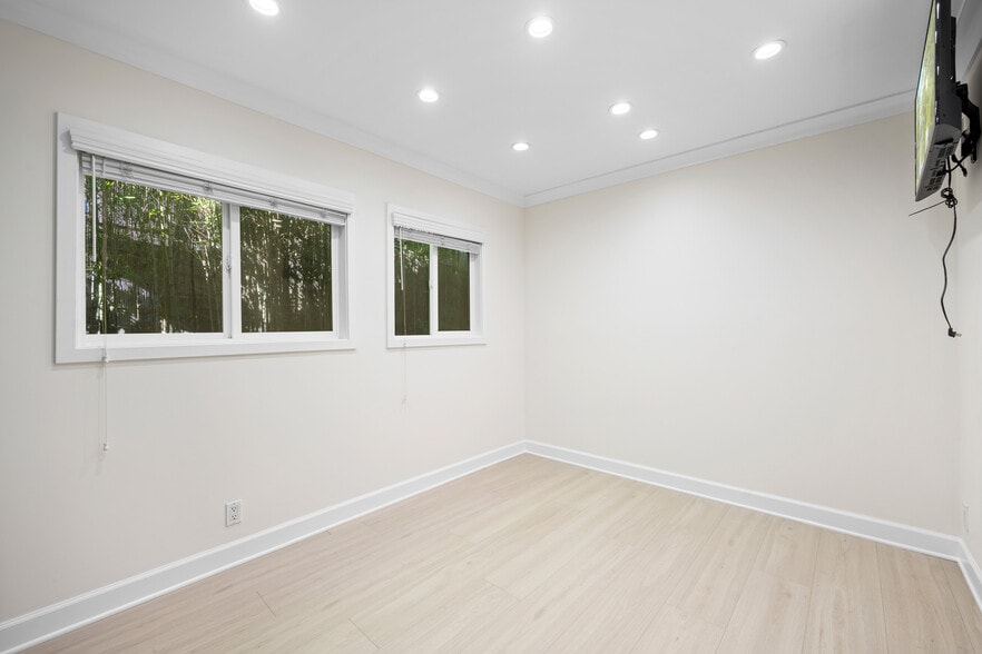 Building Photo - 1544 Golf Club Dr