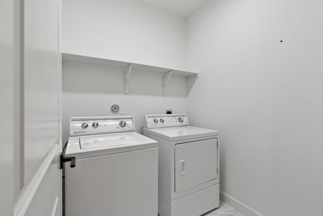 Building Photo - 2151 Creekside Breeze Dr