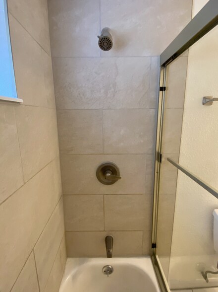 Building Photo - 116 E Stuart St