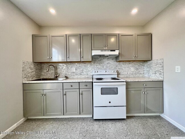 Building Photo - 555 Green Lake Rd