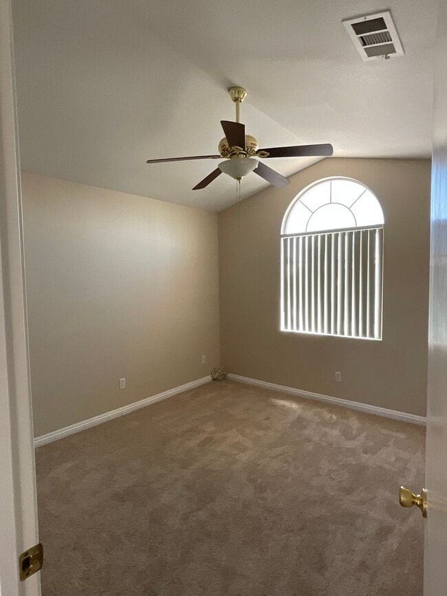 Building Photo - 2 Story Home, 3br, 2cg