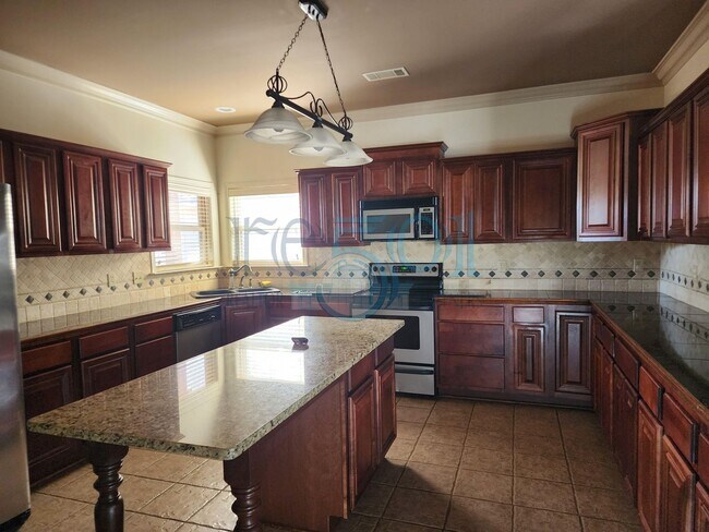 Building Photo - A Beautiful 3BR 2BA Home in WLR