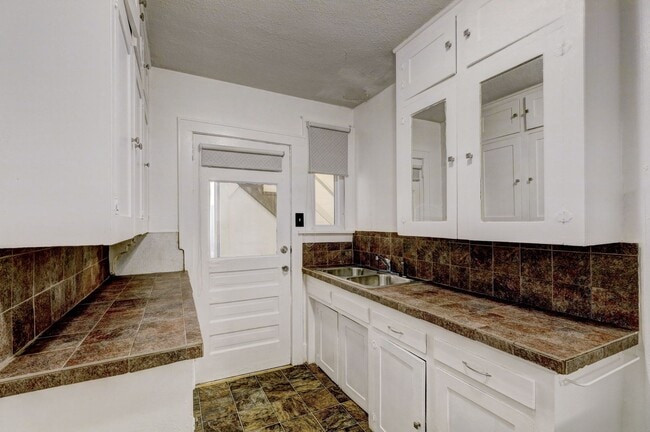 Building Photo - 1 Bed 1 Bath apartment in Okc close to Plaza District!