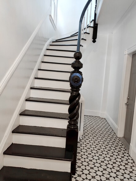 Art deco hallway. - 124 73rd St