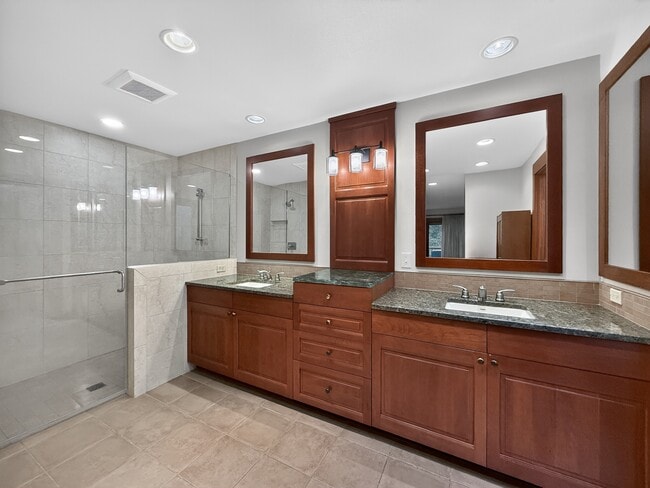 Building Photo - 5333 134th Ave SE