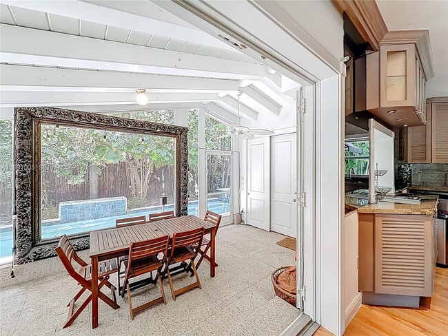 Building Photo - 1419 NE 4th Ct