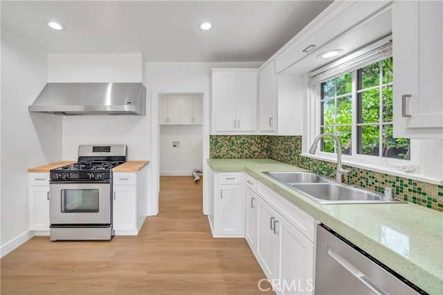 Building Photo - 546 S Beachwood Dr