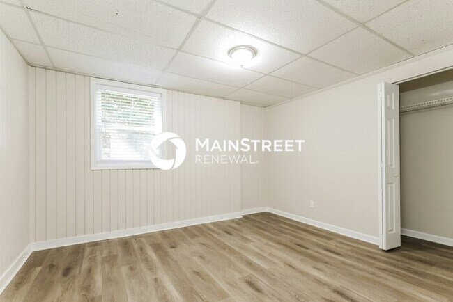 Building Photo - 5 Bedroom Pet-Friendly Home in JONESBORO, GA with Main Street Renewal