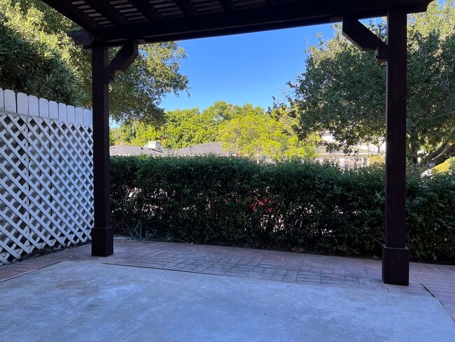 Patio II - 1515 Oak St