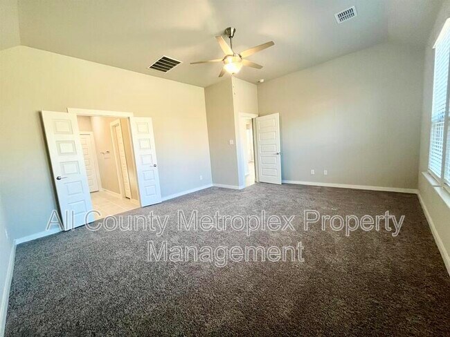 Building Photo - 1904 Edgewater St