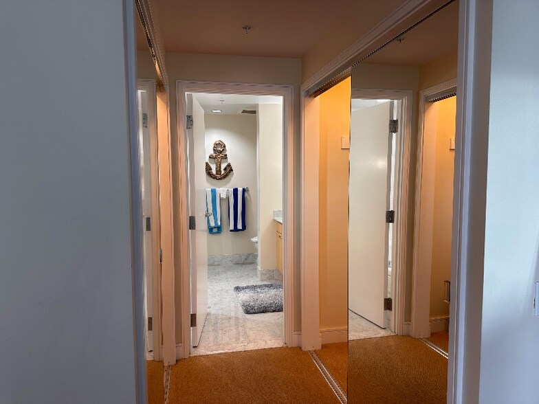 Building Photo - 654 Front St