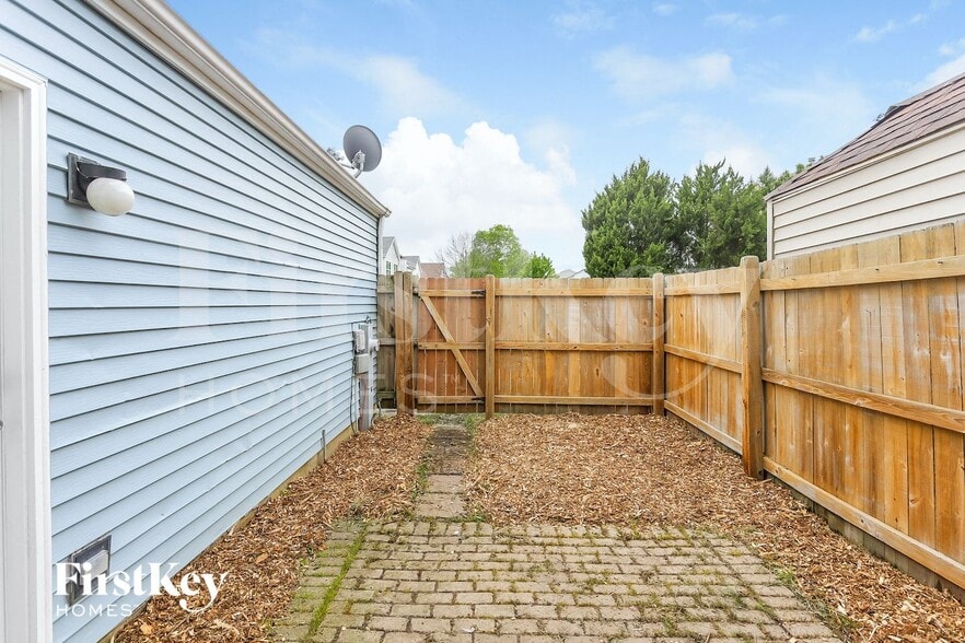 Building Photo - 1662 Park Vista Ln