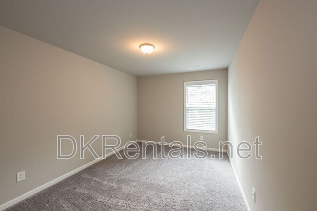 Building Photo - 3697 Acorn Dr