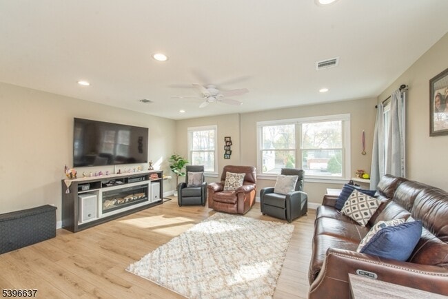 Building Photo - 773 Union Blvd