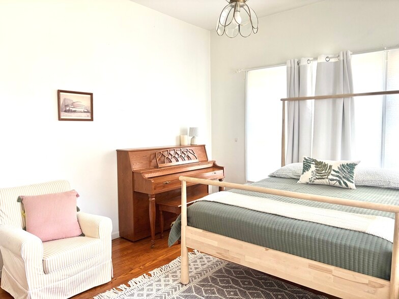 Main Bedroom - 315 S Washington St