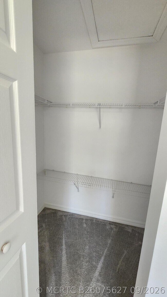 Building Photo - 271 Live Oak Ln