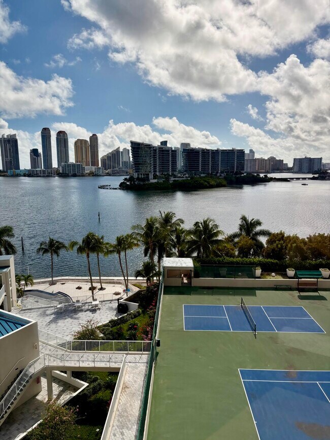 Building Photo - 3370 Hidden Bay Dr