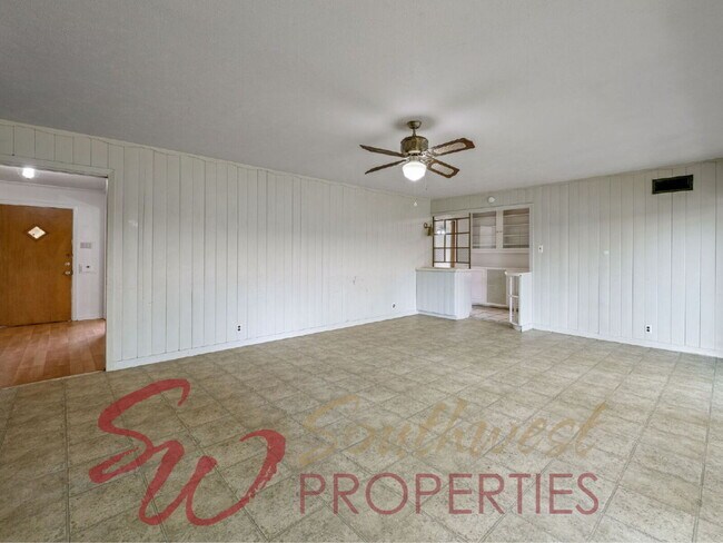 Building Photo - 4 Bedroom Home Just One Block from Campus | 2 Living Areas + Corner Lot