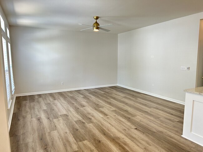 Building Photo - 263 Hadley Commons Dr
