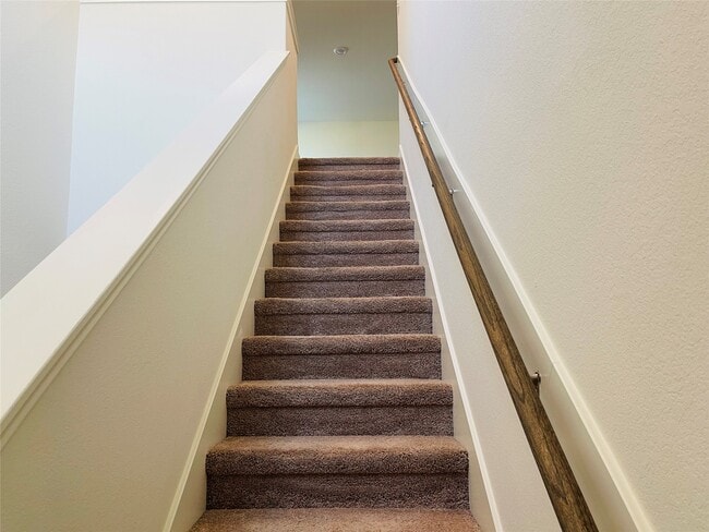 Building Photo - 11042 Hillside Creek Dr