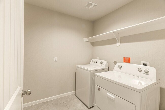 Building Photo - 7558 Highland Chase Dr