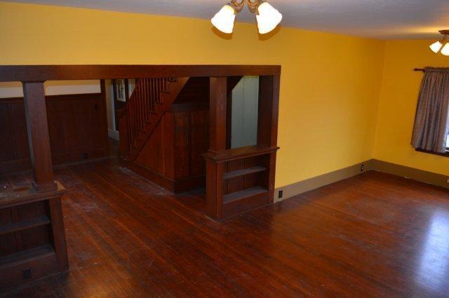 Building Photo - Beautiful, spacious Craftsman, Owner pays Yard Care, Laundry on site