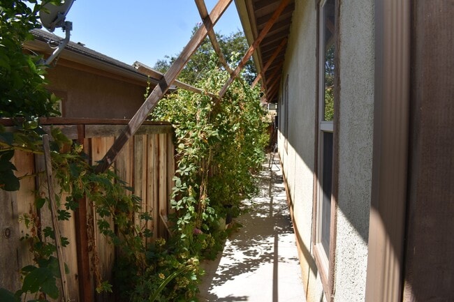 Building Photo - 1341 Greenfield Dr