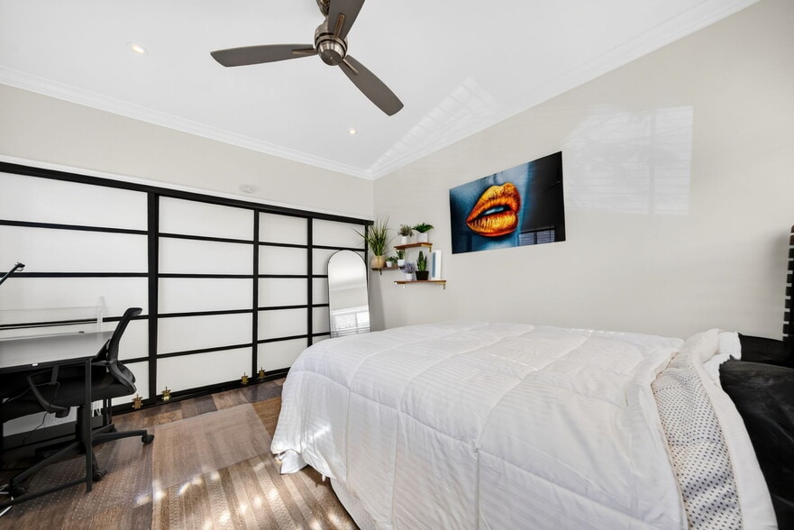 Building Photo - 5917 Lexington Ave