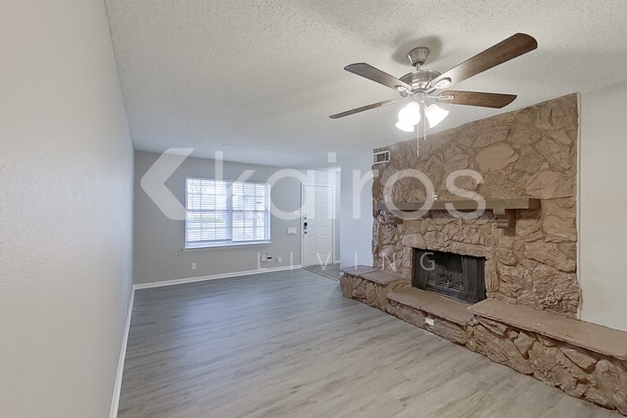 Building Photo - 738 Willowood Ln