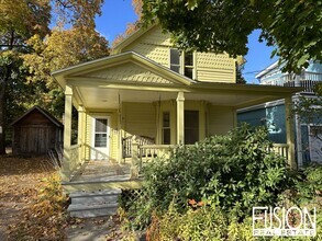 Building Photo - Spacious 3-Bedroom Home Close to UVM Medic...