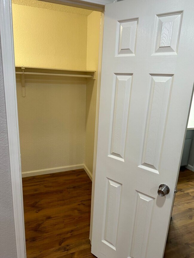 Building Photo - SE Desert Inn and Eastern!! Townhouse with 2 parking Spaces!! Recent Remodel!!